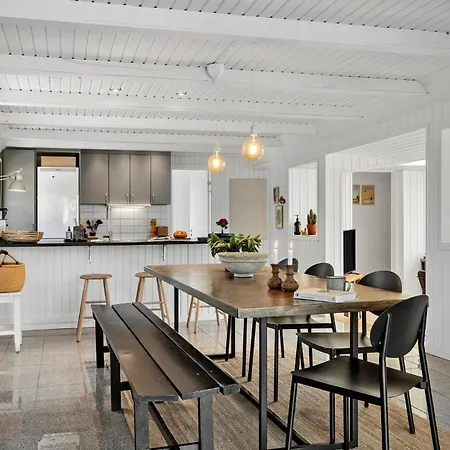 2 Bedroom Beautiful In *