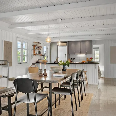 2 Bedroom Beautiful In Børkop