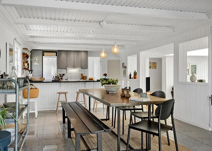 2 Bedroom Beautiful In *