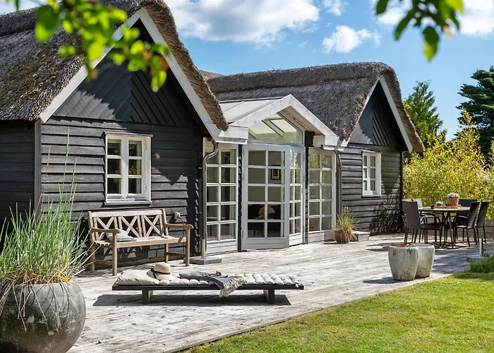 2 Bedroom Beautiful In Semesterbostad